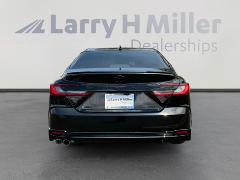 Used 2025 Toyota Camry XSE FWD image 4