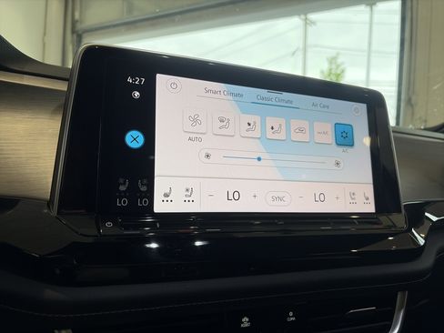 Used 2025 Volkswagen Atlas Cross Sport SE AWD/4WD image 37