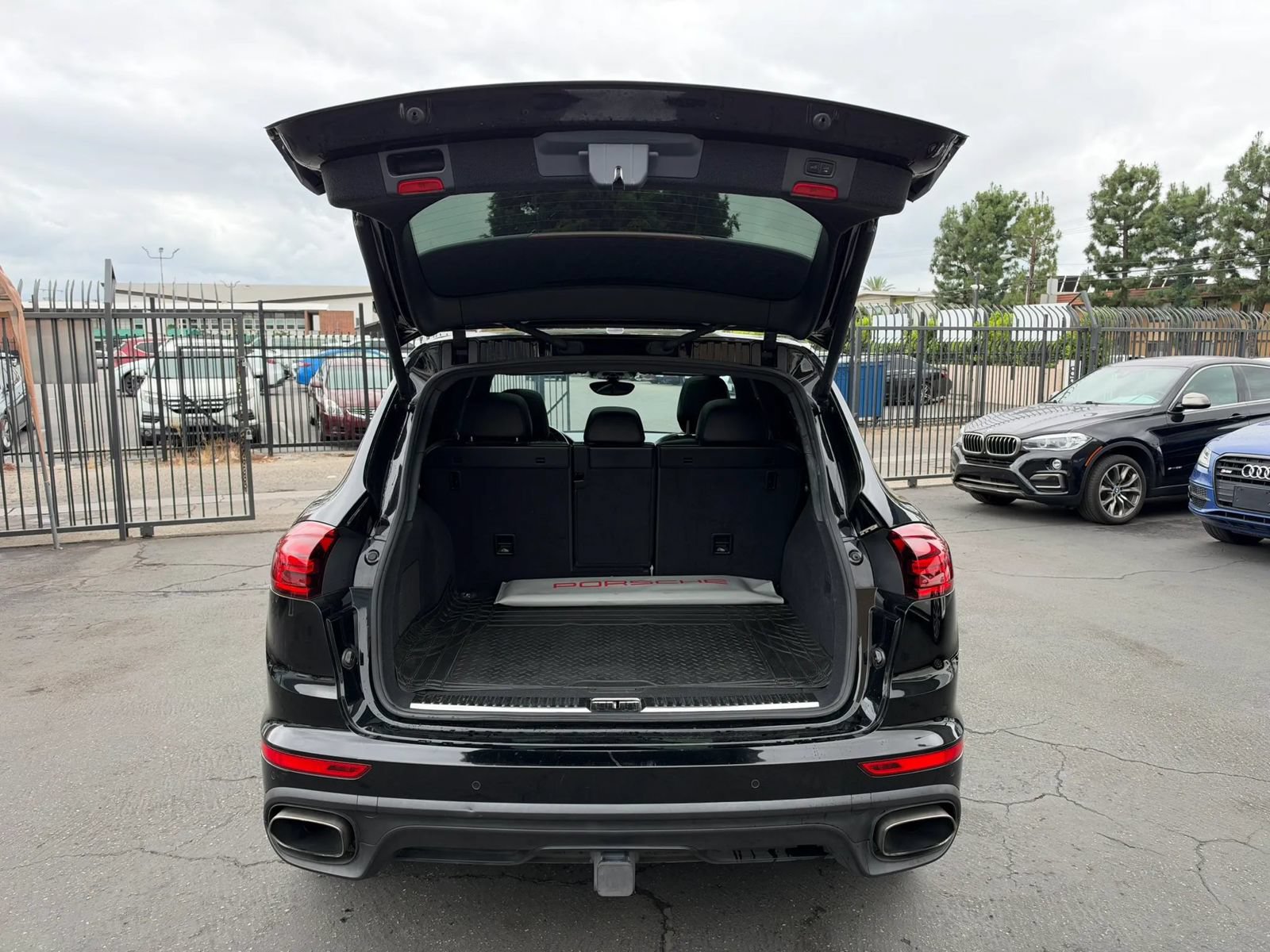 Used 2017 Porsche Cayenne AWD/4WD image 15