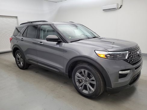 Used 2021 Ford Explorer XLT w/ Equipment Group 202A AWD/4WD image 11