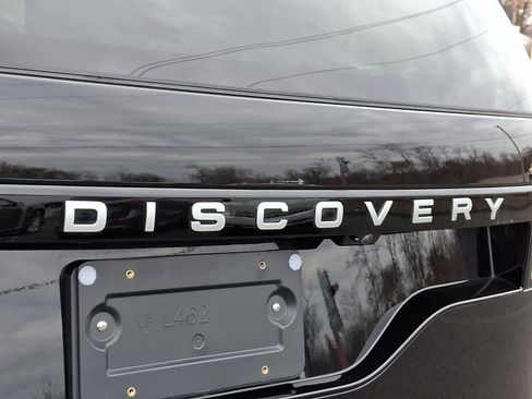 Used 2025 Land Rover Discovery S image 30