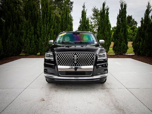 Used 2024 Lincoln Navigator L Black Label AWD/4WD image 3