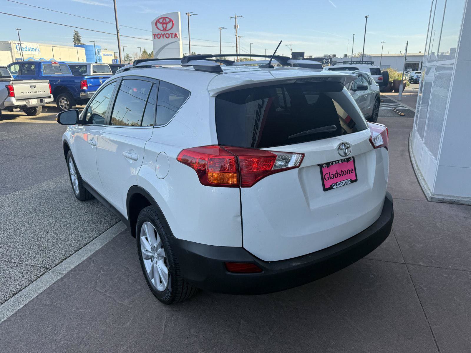 Used 2014 Toyota RAV4 Limited w/ Technology Package AWD/4WD image 32