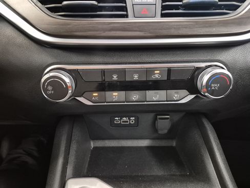 Used 2025 Nissan Altima 2.5 SV FWD image 29