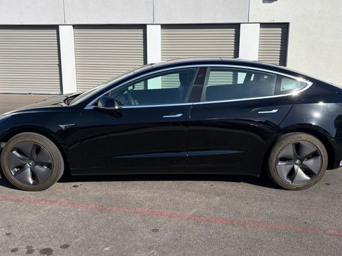 Used 2018 Tesla Model 3 Mid Range RWD image 2