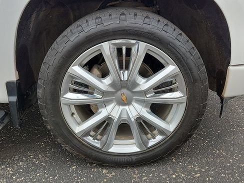 Used 2023 Chevrolet Silverado 1500 High Country w/ Technology Package AWD/4WD image 7