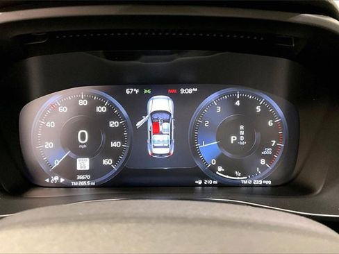 Used 2020 Volvo XC40 T5 R-Design w/ Protection Package image 13