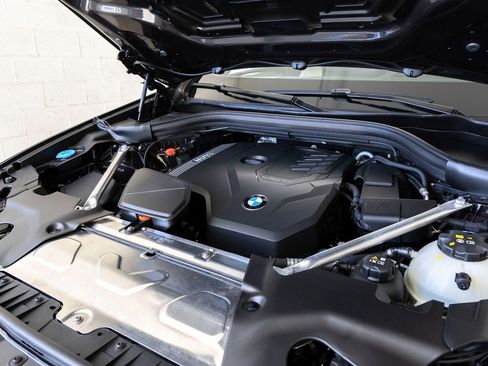 Certified 2025 BMW X4 xDrive30i image 33