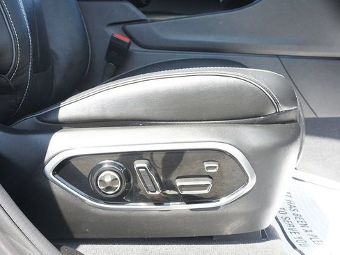 Used 2023 Jeep Grand Cherokee Overland w/ Luxury Tech Group IV AWD/4WD image 36