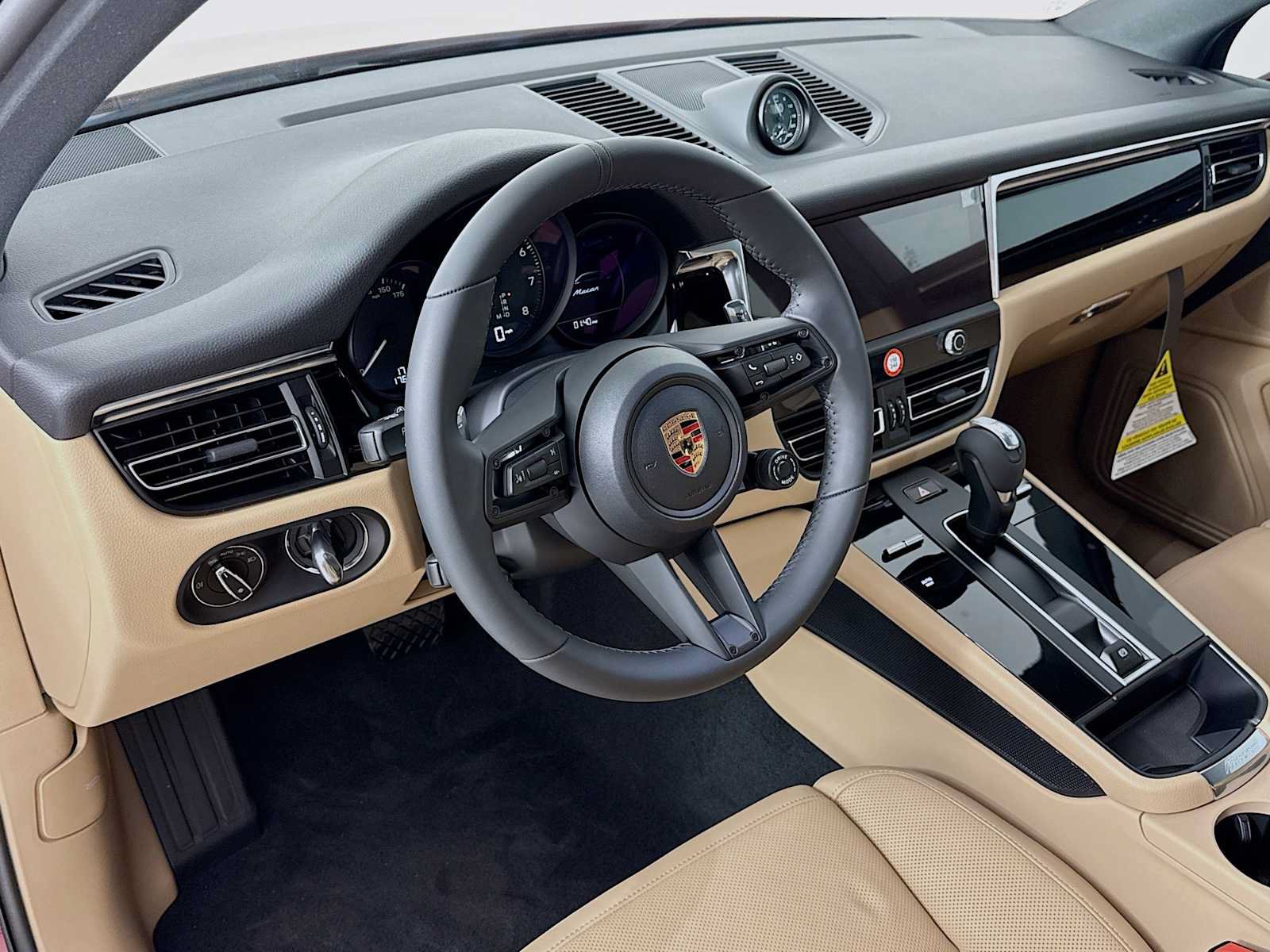 Used 2026 Porsche Macan AWD/4WD image 4