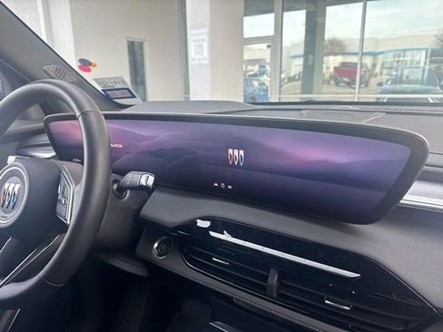 Certified 2025 Buick Enclave Preferred image 9