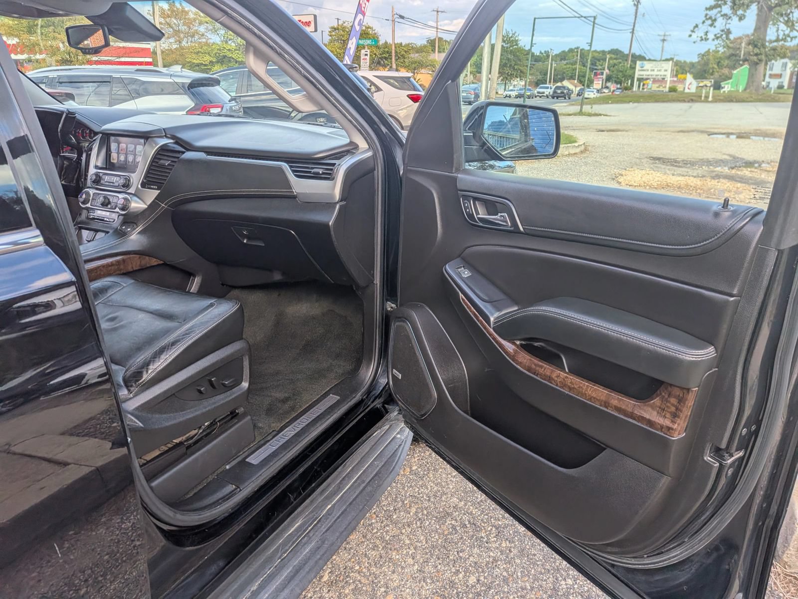 Used 2017 Chevrolet Tahoe LT AWD/4WD image 42