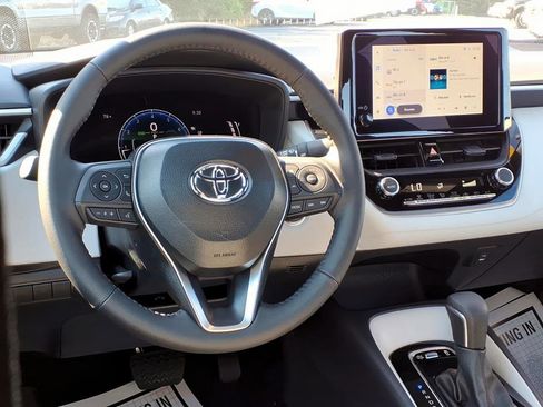 Used 2026 Toyota Corolla SE FWD image 9