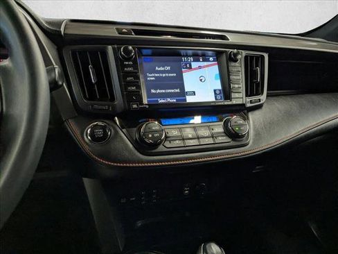 Used 2017 Toyota RAV4 SE image 16