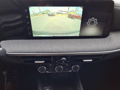 Used 2025 Nissan Kicks SV image 15