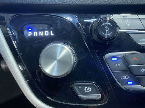 Used 2023 Chrysler Voyager LX FWD image 17