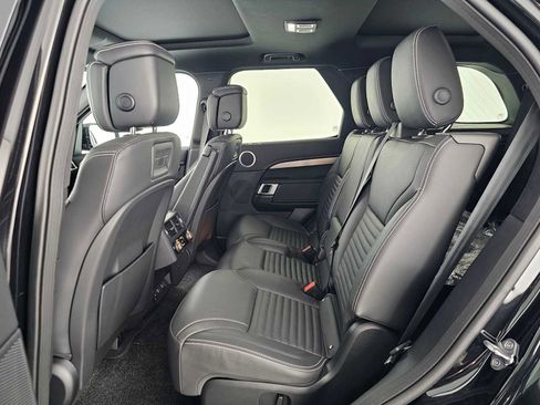 Used 2025 Land Rover Discovery Dynamic SE image 18