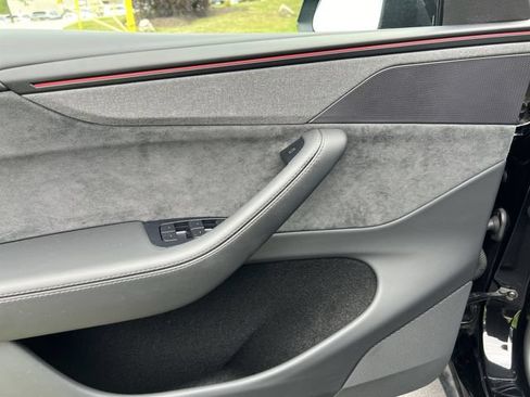 Used 2026 Tesla Model Y 2WD image 11