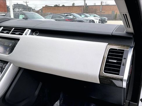 Used 2016 Land Rover Range Rover Sport HSE image 26
