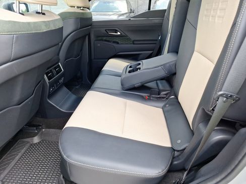 Used 2024 Lexus GX 550 AWD/4WD image 28
