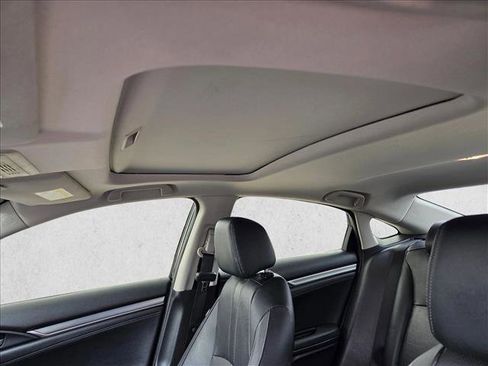 Used 2016 Honda Civic Touring image 14