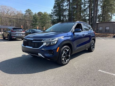 Certified 2025 Kia Seltos EX w/ EX Sunroof Package AWD/4WD image 2