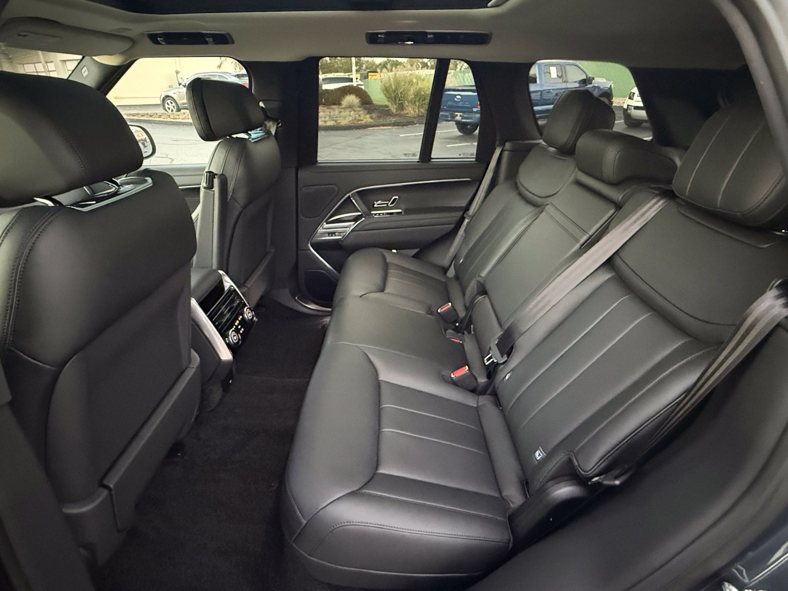New 2027 Land Rover Range Rover SE AWD/4WD image 16