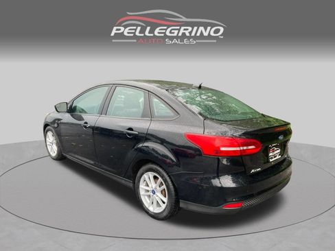 Used 2018 Ford Focus SE FWD image 4