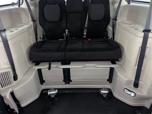 Used 2018 Dodge Grand Caravan SE image 20