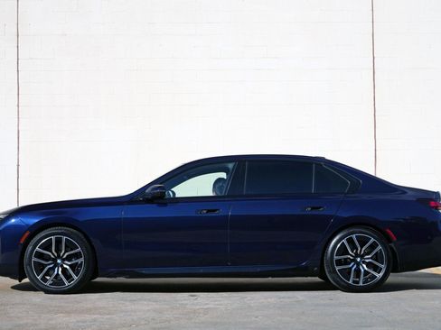 Used 2023 BMW 760i xDrive w/ Executive Package AWD/4WD image 9