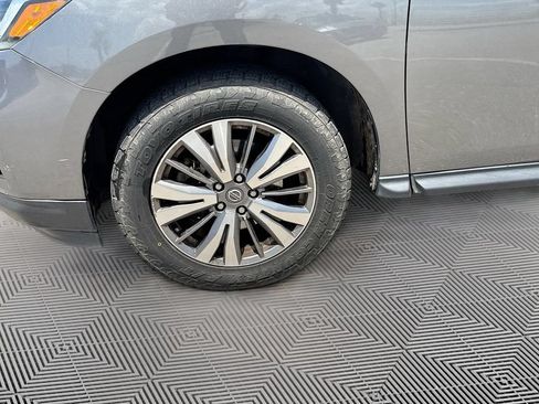 Used 2019 Nissan Pathfinder SL FWD image 8