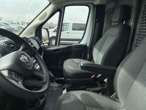 Used 2023 RAM ProMaster 2500 w/ Driver Convenience Group image 9