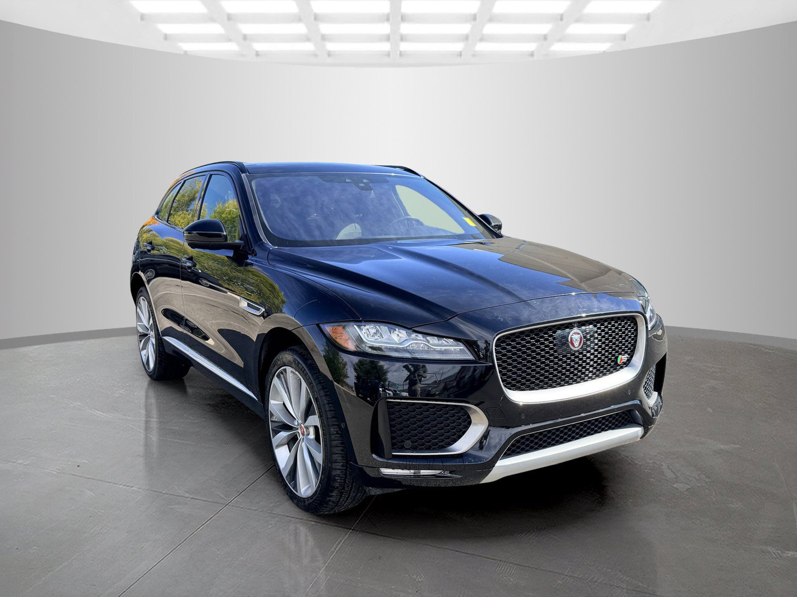Used 2017 Jaguar F-PACE S AWD/4WD image 3
