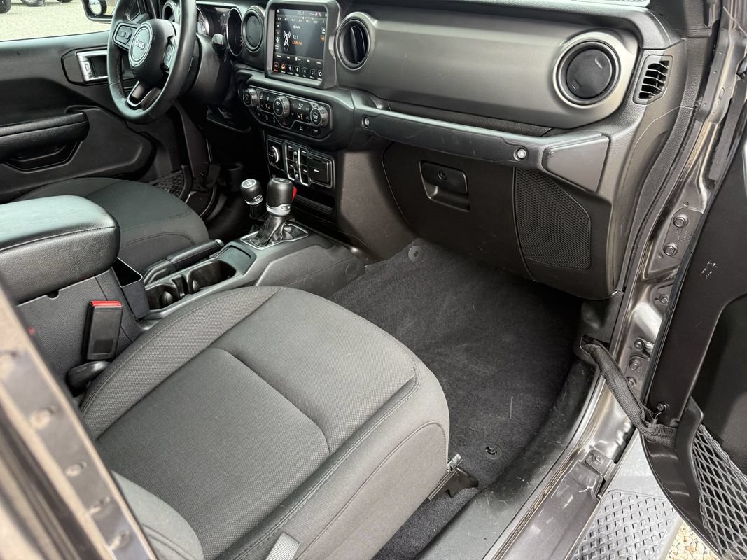 Used 2023 Jeep Gladiator Sport AWD/4WD image 14