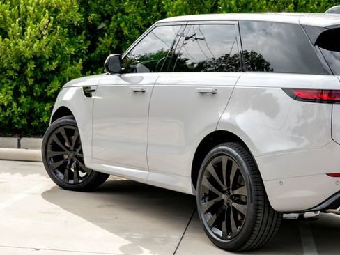 New 2026 Land Rover Range Rover Sport Dynamic SE AWD/4WD image 14