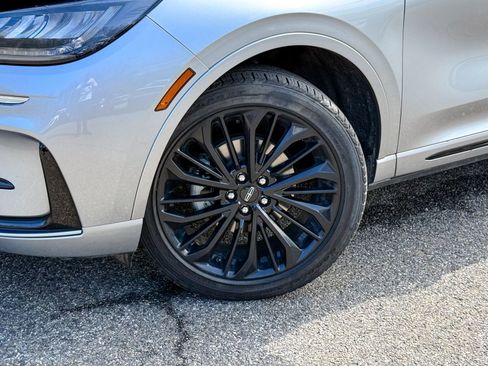 Used 2023 Lincoln Corsair AWD w/ Equipment Group 101A image 10