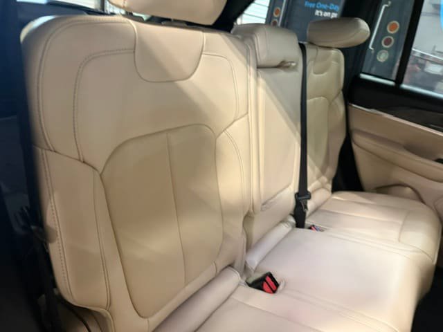 Used 2023 Jeep Grand Cherokee Limited AWD/4WD image 16