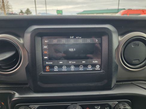 Used 2020 Jeep Gladiator Sport w/ Quick Order Package 24S image 9