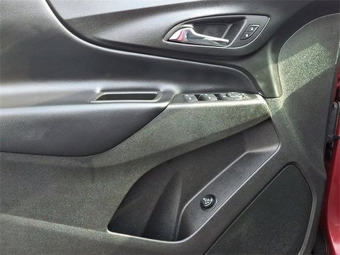 Used 2018 Chevrolet Equinox LT image 14