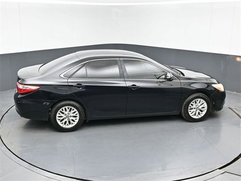 Used 2016 Toyota Camry LE image 36