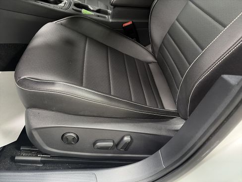 Certified 2023 Volkswagen Jetta SE FWD image 12
