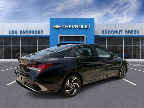 Used 2025 Hyundai Elantra SEL FWD image 8