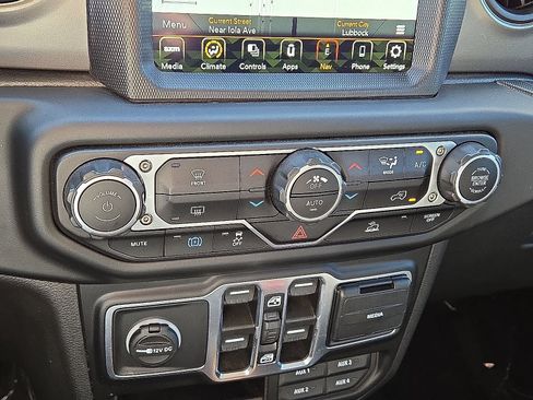 Used 2023 Jeep Wrangler Unlimited AWD/4WD image 29