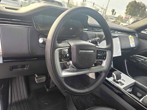 New 2025 Land Rover Range Rover Long Wheelbase SE image 27