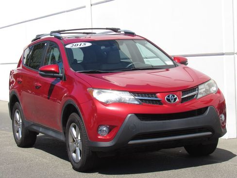 Used 2015 Toyota RAV4 XLE FWD image 2