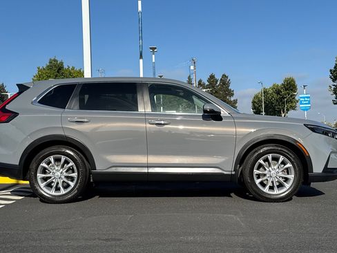 Used 2025 Honda CR-V EX image 8