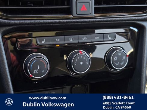 Certified 2023 Volkswagen Taos SE w/ Panoramic Sunroof Package image 19