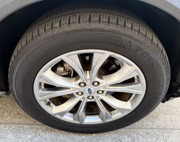 Used 2020 Ford Explorer XLT w/ Equipment Group 202A AWD/4WD image 30
