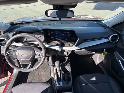 Used 2025 Chevrolet Trax LS w/ LS Convenience Package image 12