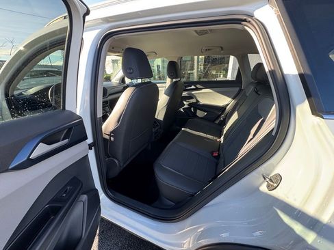 Used 2024 Volkswagen Taos SE image 9